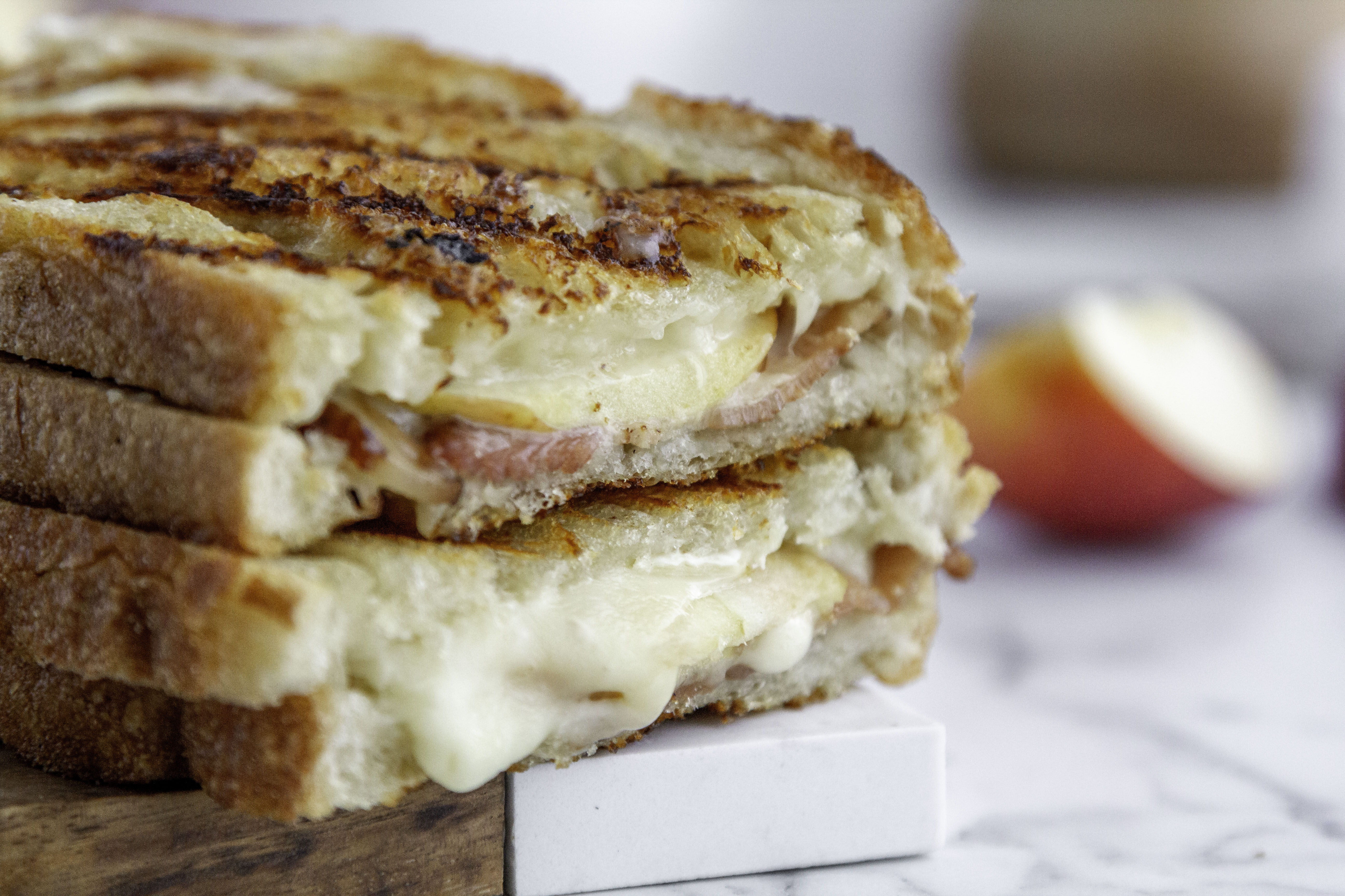 Bacon and Brie Grilled Cheese Recipe - Cashmere & Cocktails