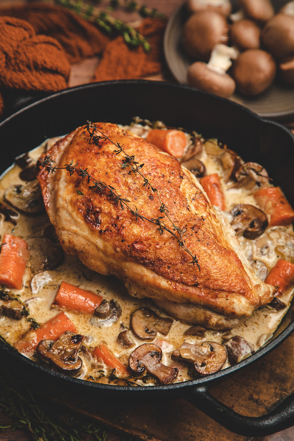 Dindon au Riesling recipe, comprised of turkey breast, sauteed vegetables, in a creamy white wine sauce.